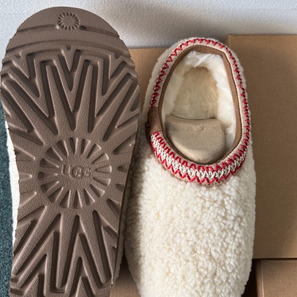 UGG WOMEN'S TASMAN MAXI CURLY (NAT) - Picture 2 of 3